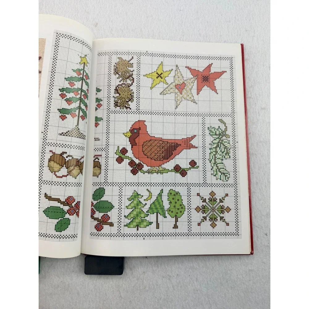 Better Homes and Gardens A Cross-Stitch Christmas Needlework Treasures 2003 Book